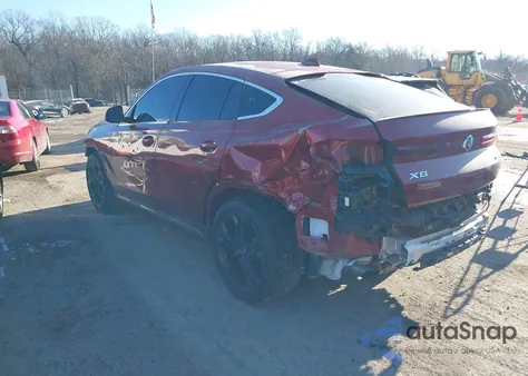 2021 BMW X6 xDrive40I z USA, uszkodzony, nr VIN 5UXCY6C07M9E34441